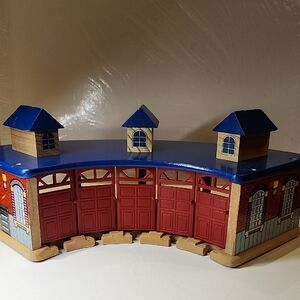 Tomas & Friend Wooden Train Roundhouse with Red Doors 5shed